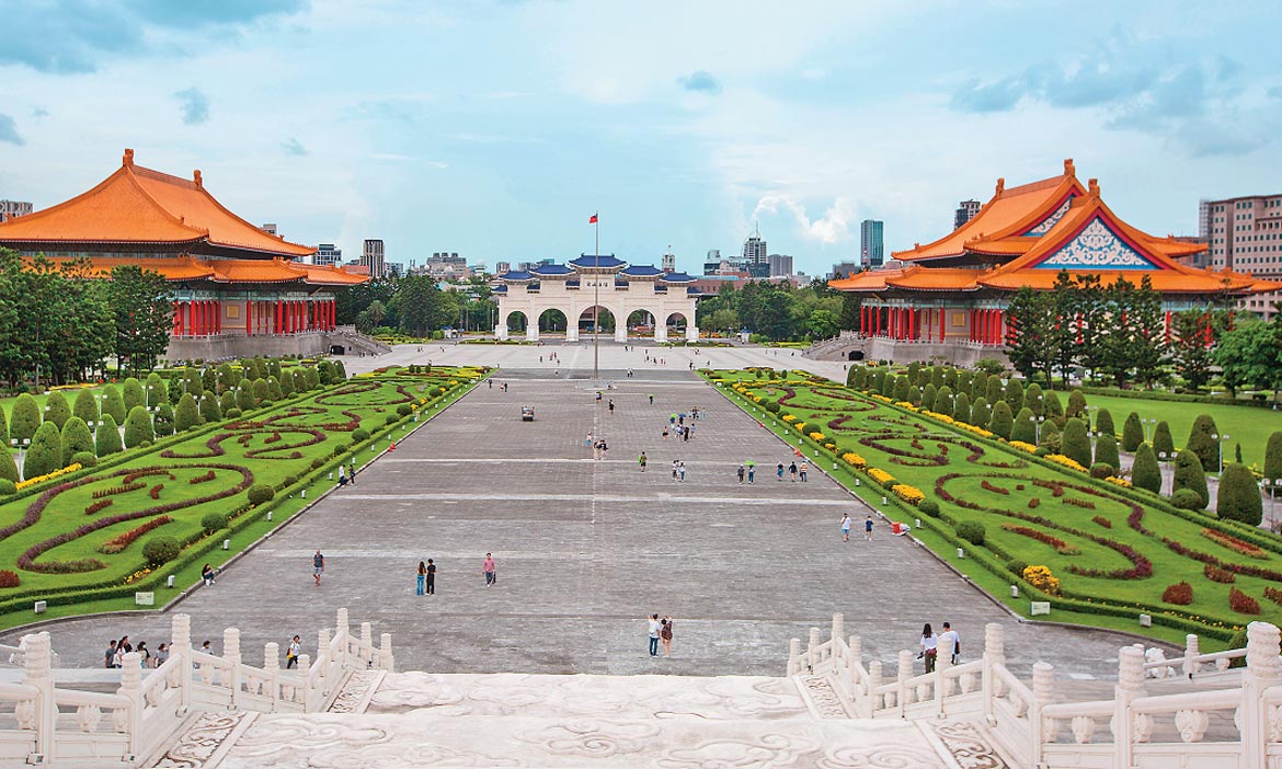 漫遊台北中正區人文之旅景點｜中正紀念堂、郵政博物館、台北植物園與南機場夜市