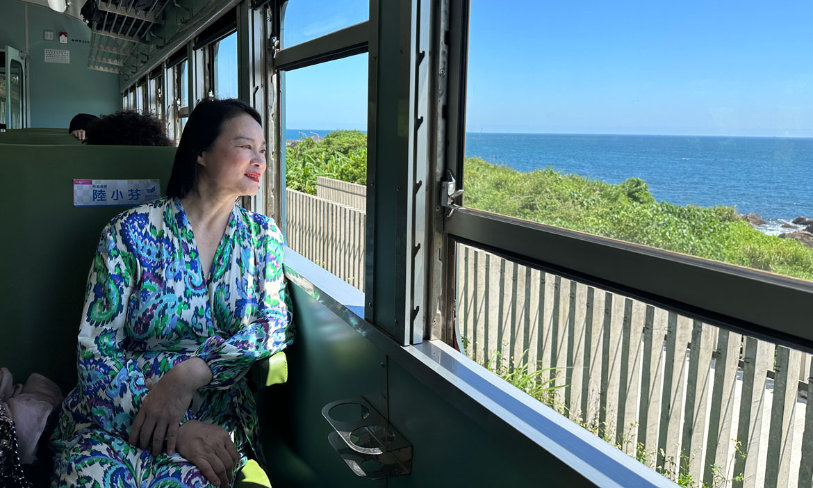 搭乘藍皮文博號重回《看海的日子》，它的慢串起了一代人、許多人的情與記憶