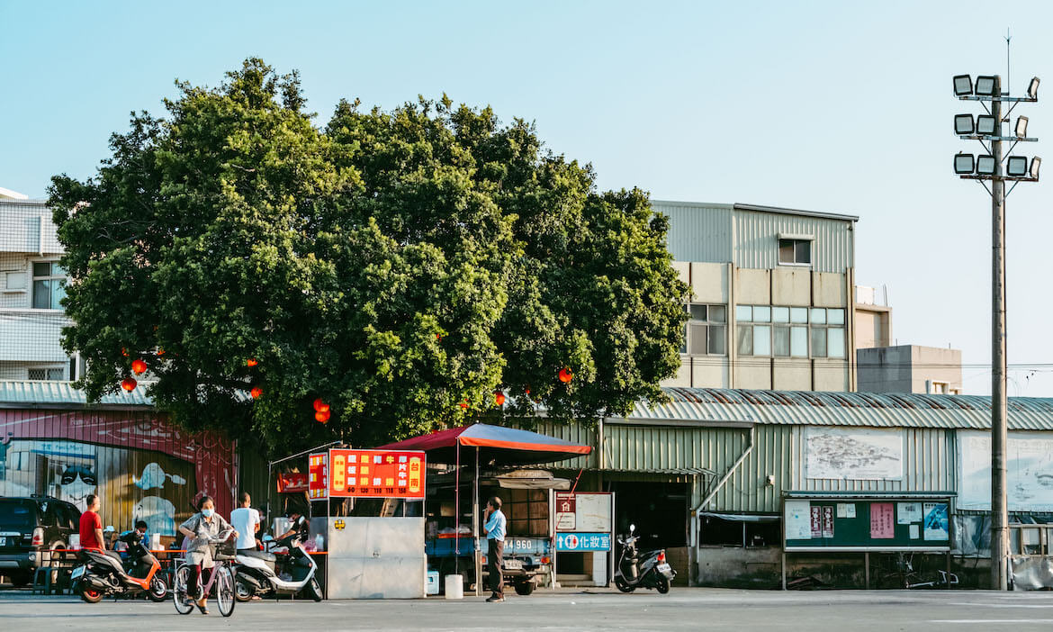 走讀台南喜樹萬皇宮的龜醮文化，再來份蔥油餅、餅舖點心，穿梭老街時空巷弄