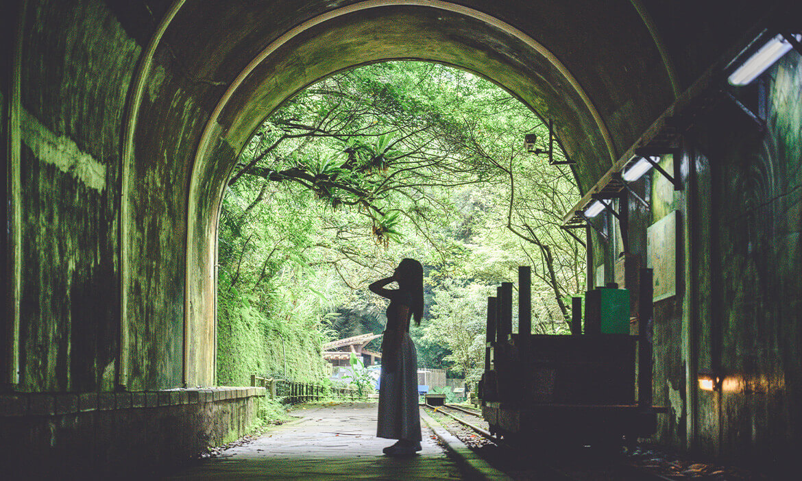 隱藏在桃園大溪的神祕與懷舊，穿越舊百吉隧道，輕鬆感受林蔭步道的綠意