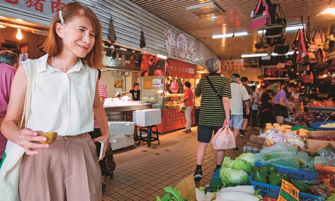 探路台北湖光市場，跟著飲食作家番紅花去尋寶，市場裡話家常感受人間溫情