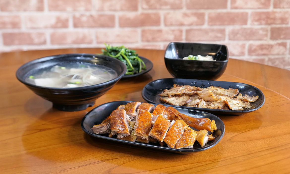 來高雄別錯過必比登推介美食！鹹香焦糖燻鴨、飽滿鴨肉油飯，巷弄飄香的家傳好滋味