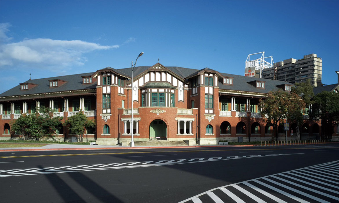 走進國立臺灣博物館鐵道部，打開隱密建築空間，在百年古蹟看見過往鐵路風采
