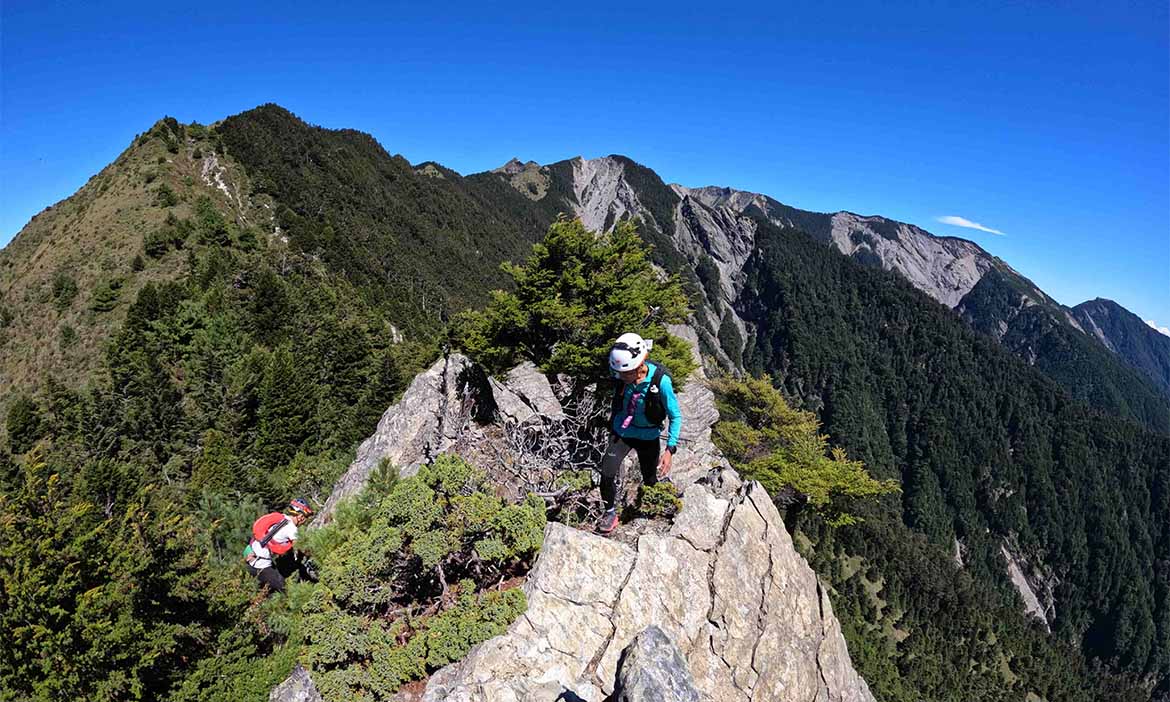 面對壯闊山嶺的極限，《赤心巔峰》首部中央山脈全貌紀錄片，導演楊守義拍出人生常態