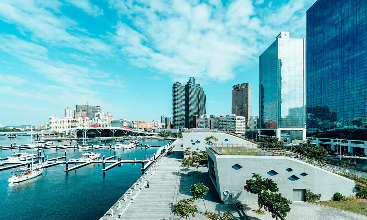 新舊並陳的高雄前鎮，從漁港工廠到新潮灣區，走跳臨港城鎮的時代風華