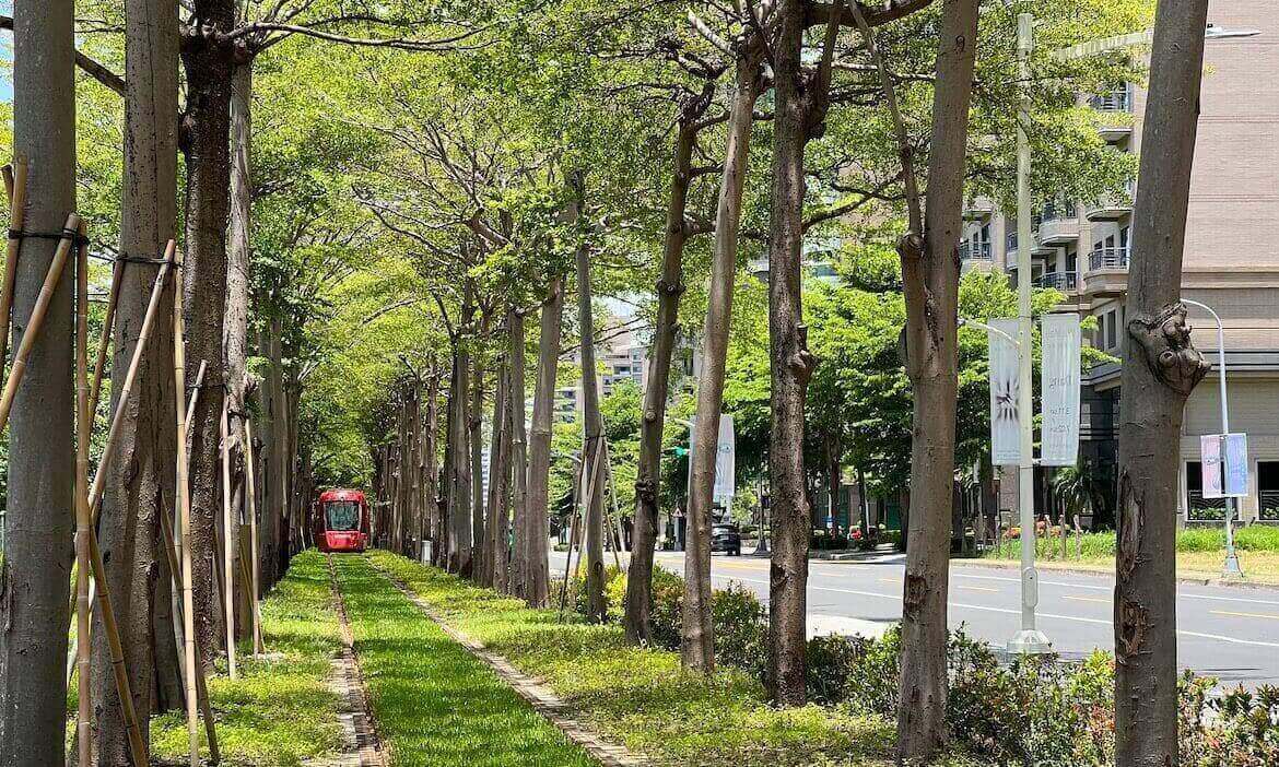 高雄輕軌成圓試營運免費搭乘！精選環狀輕軌沿線7個推薦景點，藝文、親子路線一次整理