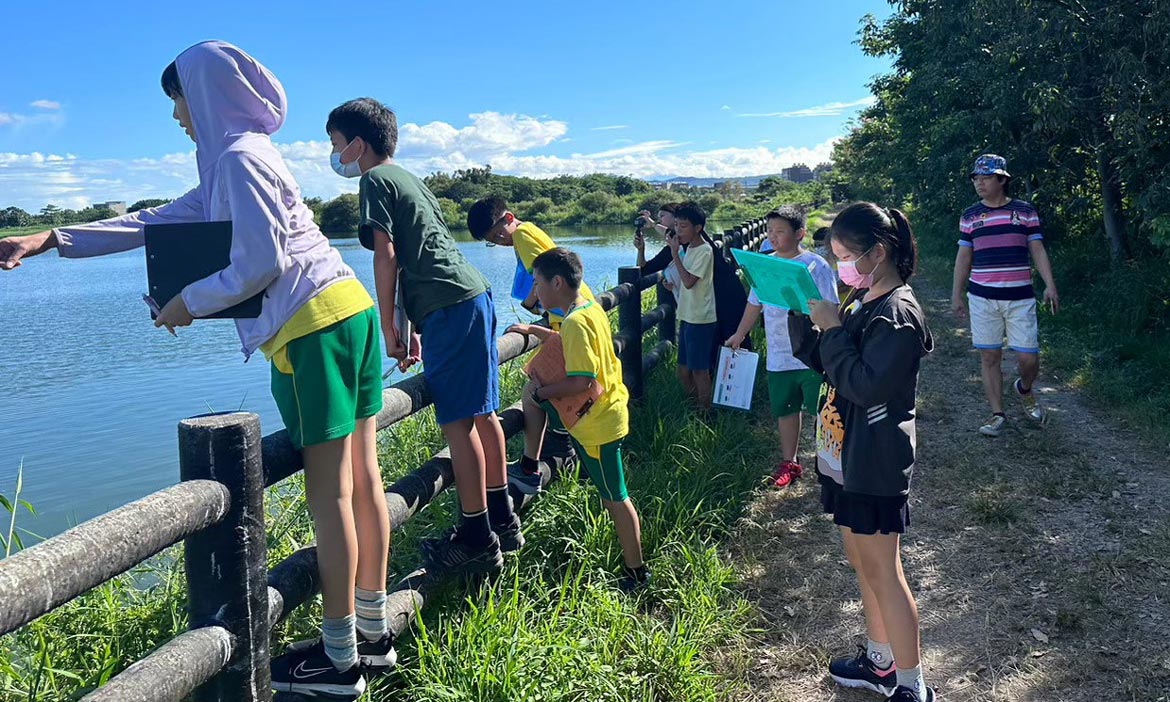 打開五感探索家鄉生態的一百堂課，黑松陪伴桃園13所小學孩子守護埤塘