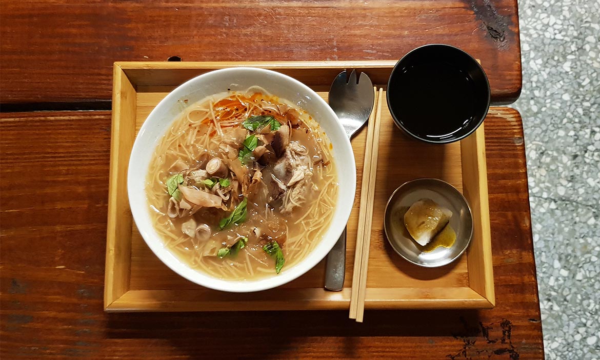 小吃偵探出任務—深夜吃一碗肋排麵線糊，高雄苓雅「江糊」的溫暖守候