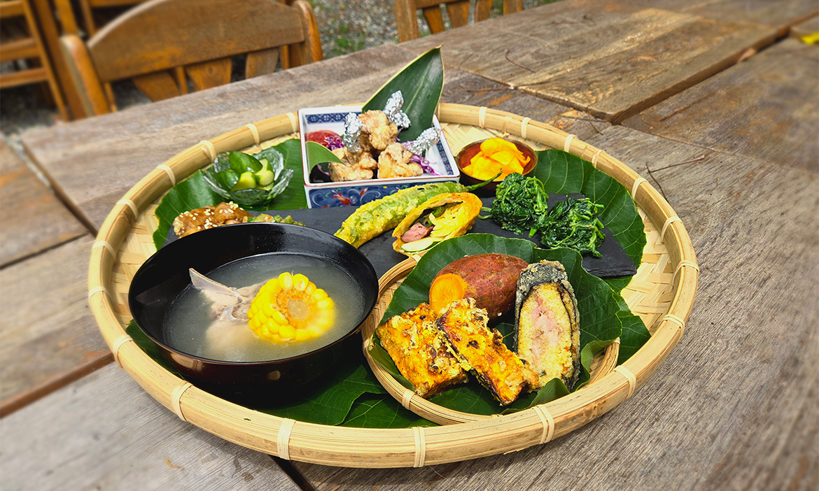 深入台東延平鸞山部落，品味布農風味「以撒197食堂」，倚山盡享島東風土滋味