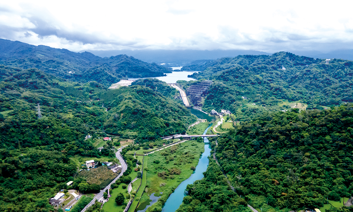 三義卓蘭景點推薦｜壢西坪果香相伴，到綠繡眼發電廠、鯉魚潭水庫賞鋸齒堰洩洪奇觀