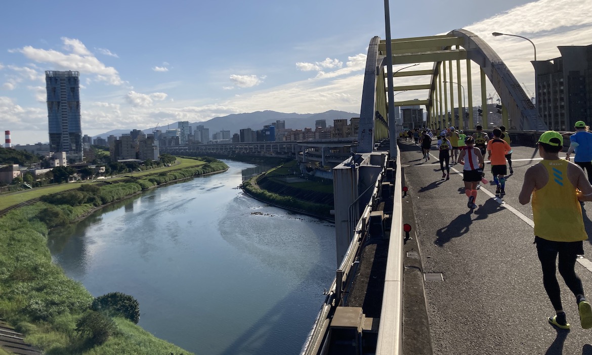 跑跑台北馬拉松，從中山北路到基隆河岸，和百年水城打招呼