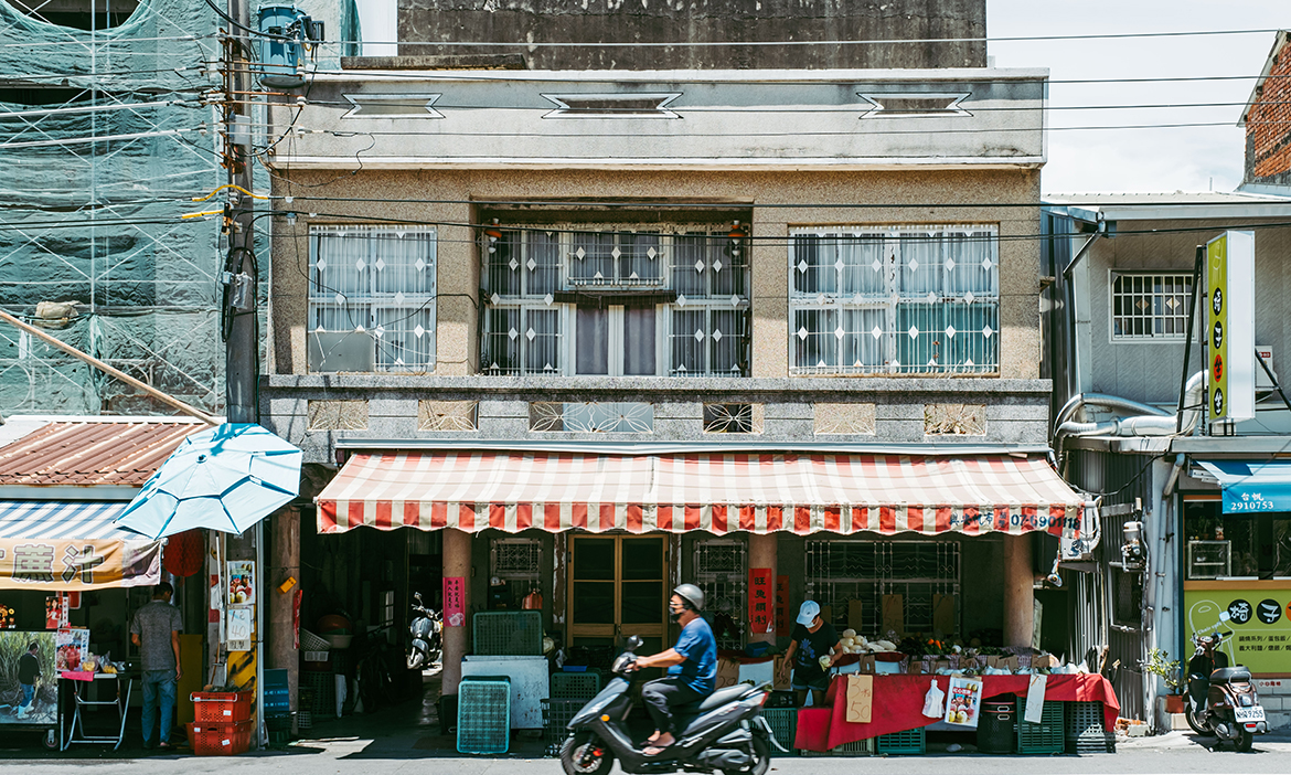 台南南區灣裡一日遊｜鑽巷弄看老屋，在市場來份經典牛肉湯，回顧一段廢五金時代故事