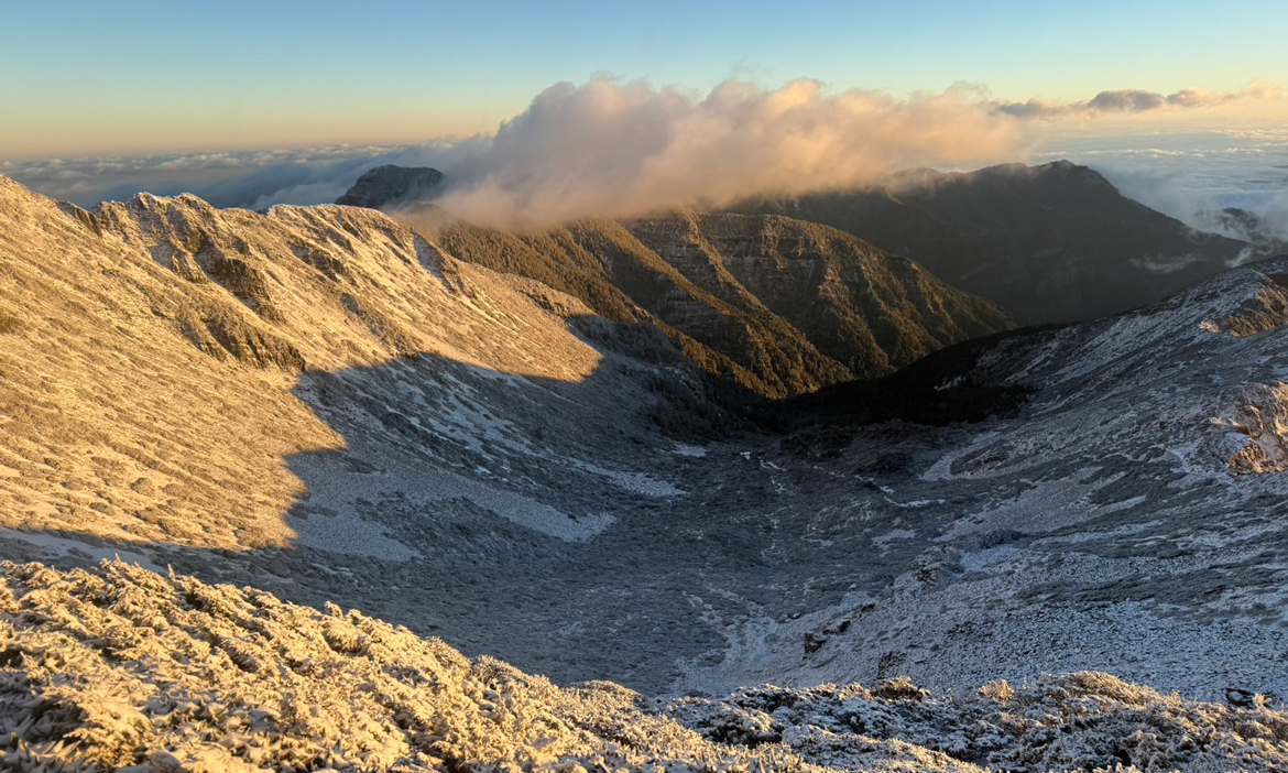 玉山、雪山、合歡山下雪了！高山雪季旅遊注意：必備雪鍊、保暖、交通路況與安全第一