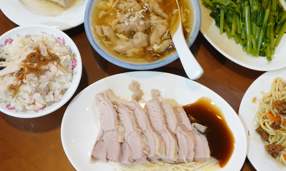嘉義在地火雞肉飯精選10間！「在地食坊」必點鮮甜雞肉片、地方傳奇「阿榮火雞肉飯」征服味蕾
