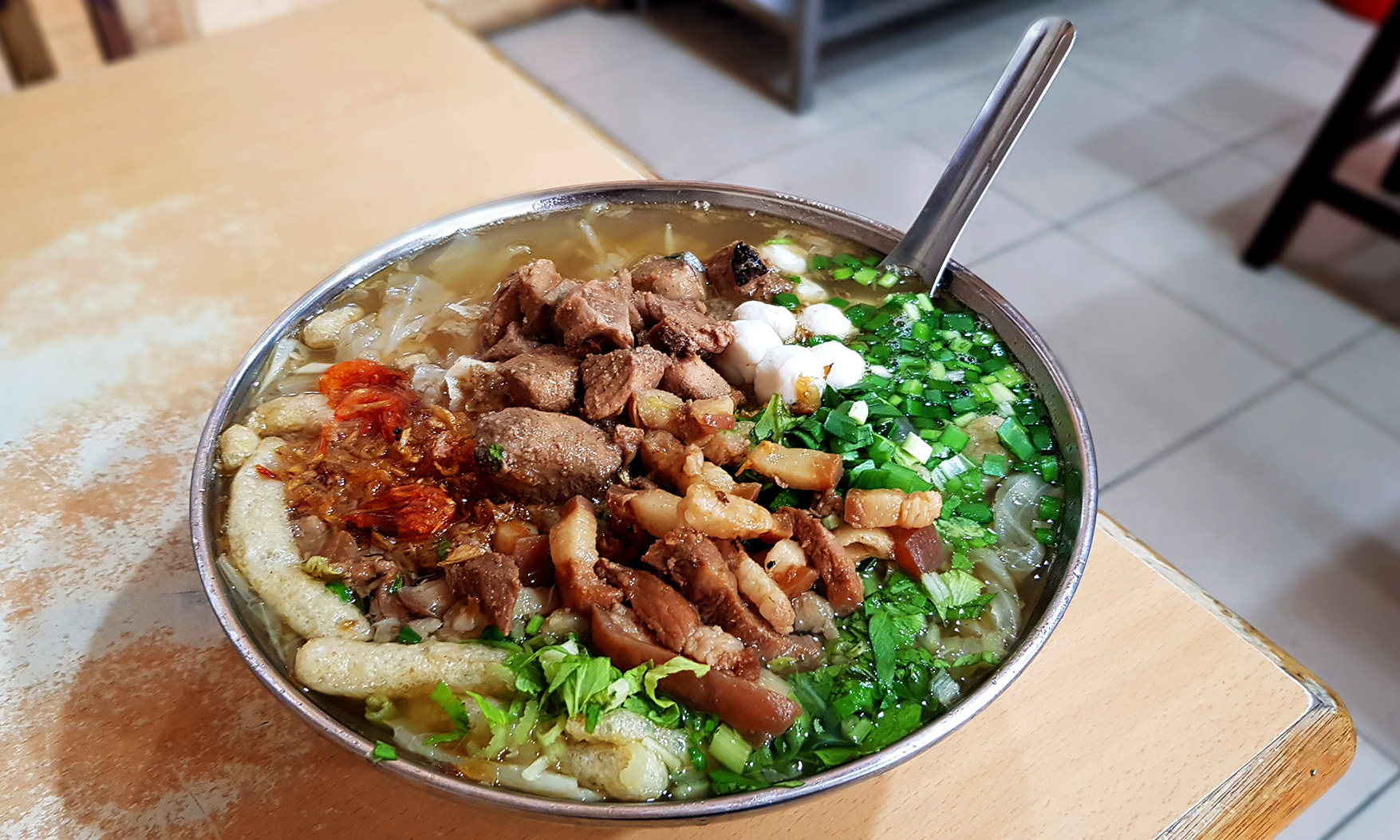 小吃偵探出任務—立足屏東飯湯一級戰區，萬丹「社皮飯湯」用甘甜湯頭為一日清爽開場