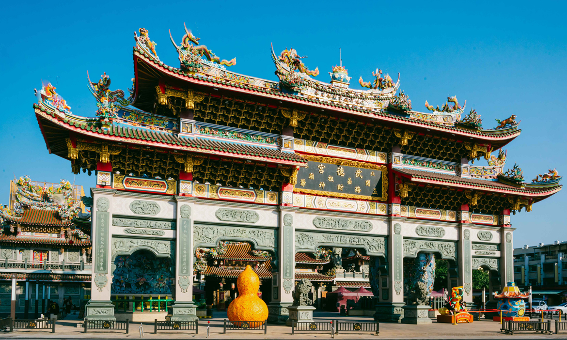 當竹藝遇見千年廟宇，藝術家林靖格打造雲林北港武德宮新風景，重新構築財神信仰之美