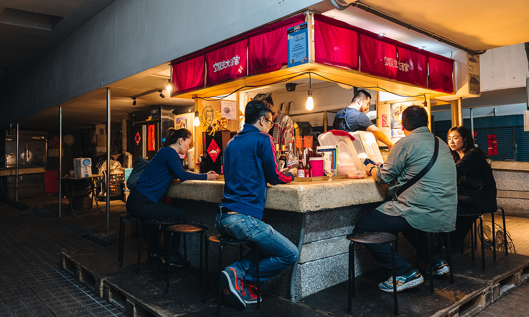 高雄鹽埕美食指南｜從駁二吃到哈瑪星！精選13間鹽埕市場小吃、餐酒館、蔬食、咖啡廳推薦