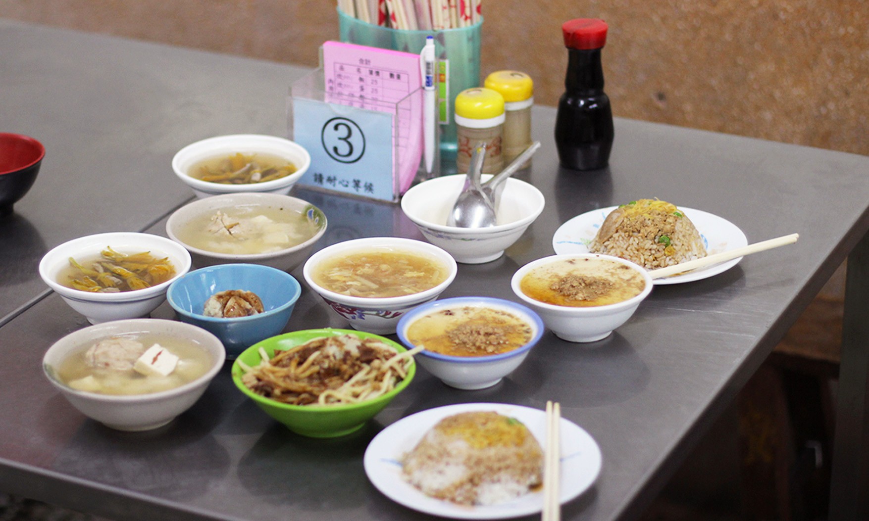 小吃偵探出任務—直奔雲林斗六老店「蕃薯仔」，品嚐炊飯、拉仔麵飄香四代的庶民滋味