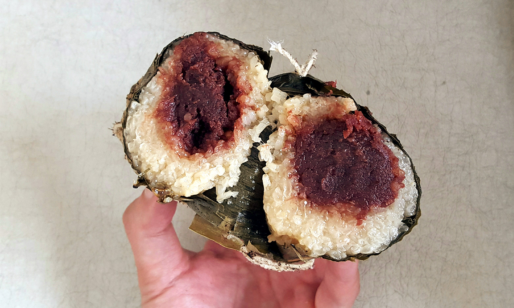 小吃偵探出任務－隱身台北大安信維市場舊大樓，牽引年少記憶的「四喜食品行」湖州粽
