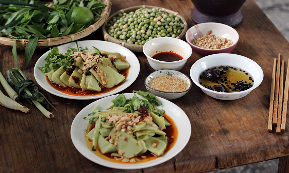 豌豆粉、稀豆粉差在哪？來高雄美濃「瑤族滇緬風味小吃」，荖濃溪畔吃碗消暑家傳豌豆涼粉