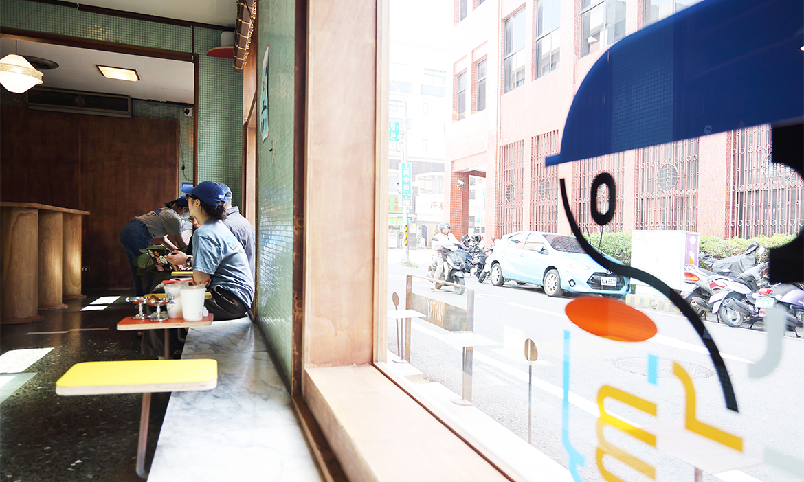 運轉人情味的城市茶水間，嘉義東區「Coffee Pantry」舊診所改造咖啡廳，打造自在歇腳處