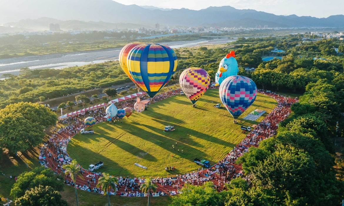2025台中石岡熱氣球嘉年華｜聯合空中婚禮、音樂饗宴與煙火，活動亮點與接駁交通攻略