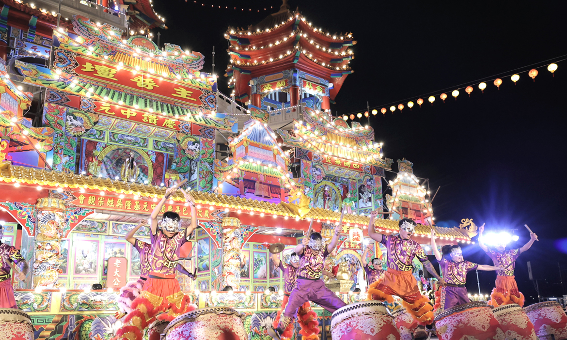 2025乙巳鷄籠中元祭 主普壇開燈放彩、基隆放水燈遊行，百年民俗盛典一起祈願平安