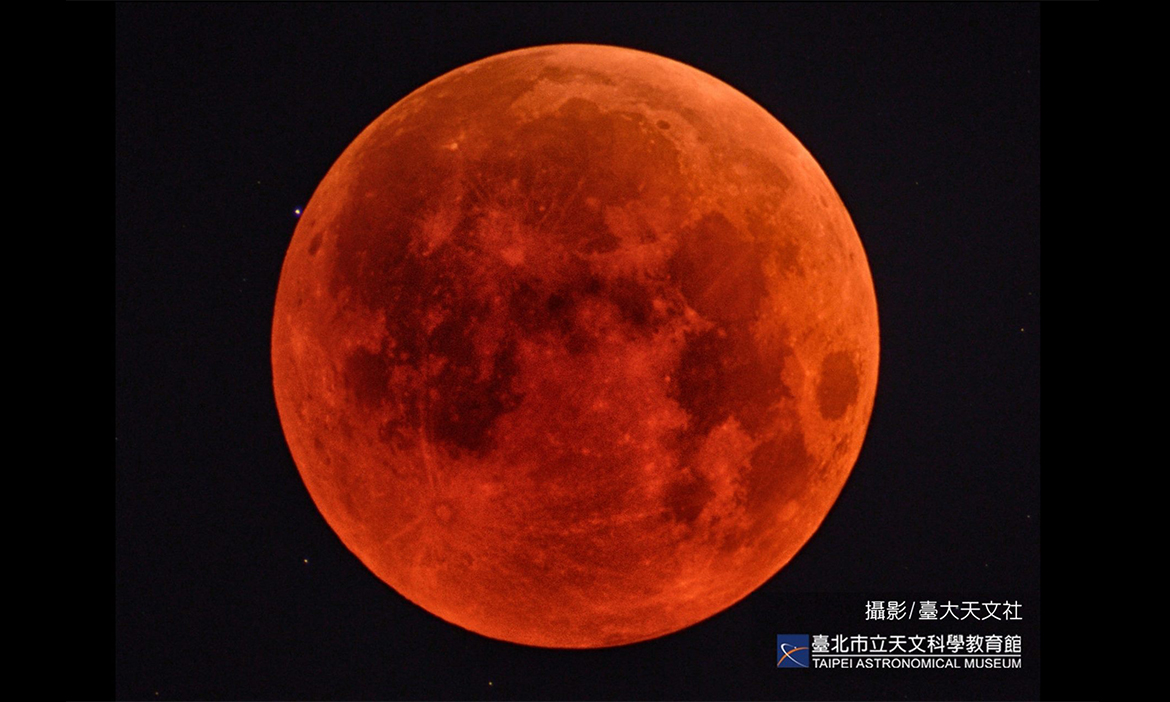 9/8凌晨罕見月全食「紅月」即將高掛夜空，最佳觀賞時間、形成原因、直播線上看