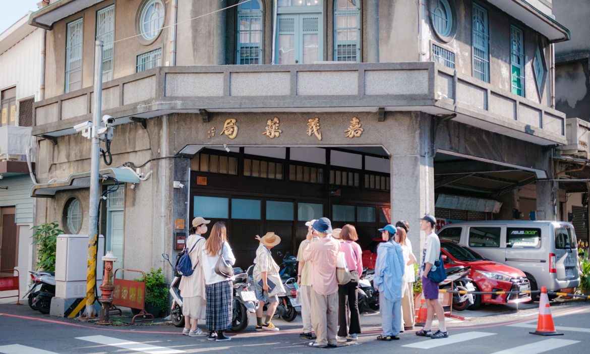嘉義二通圈生活節十月連假開箱真珠大飯店，走讀中正路街區，跟著「淑芬」重溫時代記憶