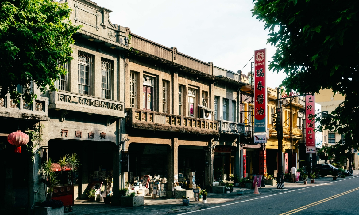 雲林西螺老街巡味｜嚐一口台灣水餃的前世今生、純米碗粿配蔭油，走讀東市場的老派新潮