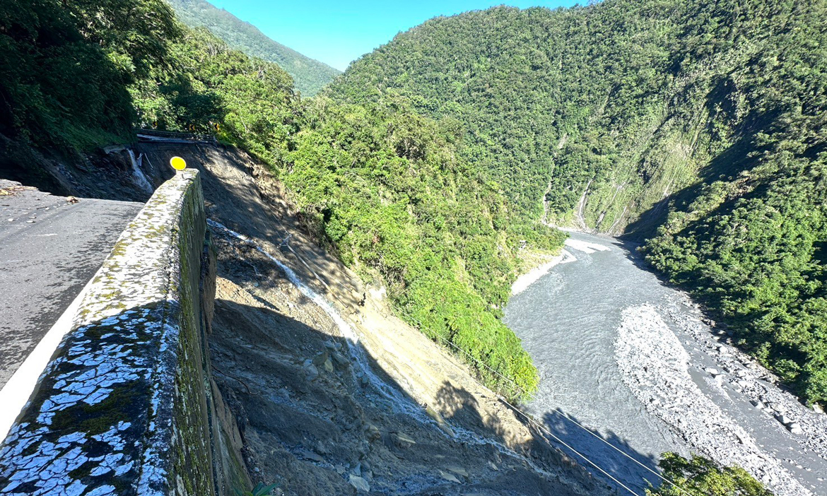南橫公路多處坍方！新武路段路基淘空，利稻、霧鹿部落成孤島，啟動醫療後送