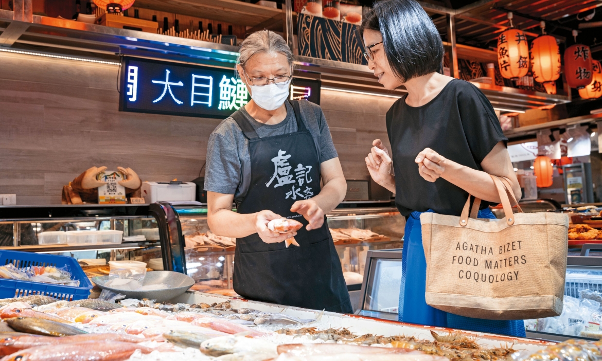 美食作家帶路，台北東門、南門市場尋秋味！時令漁獲與蕈菇入菜，烹調一桌地中海風味