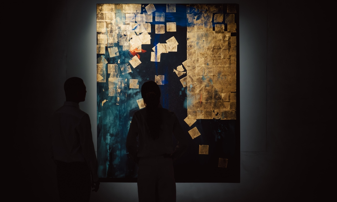 高雄鼓山「金馬賓館當代美術館」重磅年展《塵與金》，詮釋無常與韌性的信念之光
