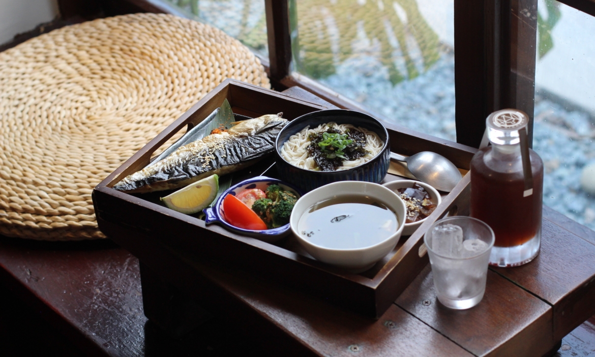 眷村偵探－隱身將軍宅的餐酒咖啡館，流連高雄左營「AMENGIN梅琴洋行」摩登時光