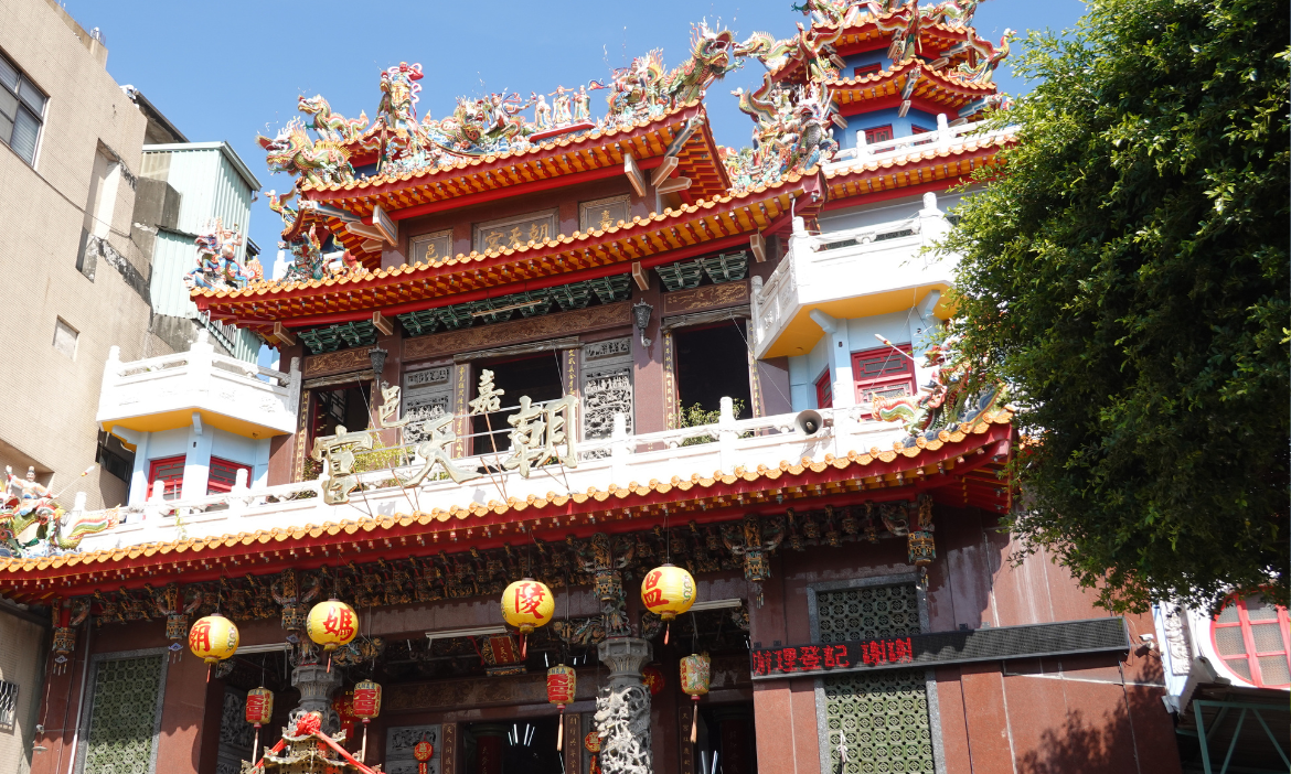 穿梭宮廟安穩心靈，探索嘉義日常美術史，慈龍寺尋林玉山、朝天宮看陳澄波的框外畫都