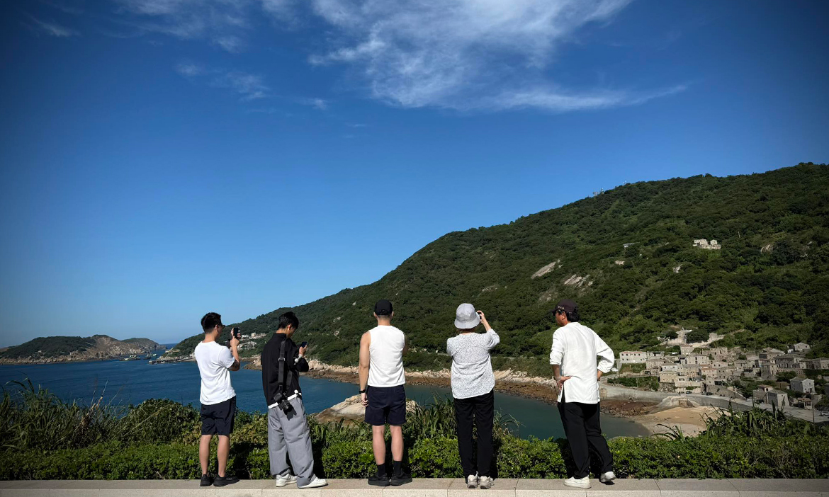拜訪神比人多的村落，北竿橋仔看魚窖、南竿流連夢之亭，漫步由馬祖日常孕育的藝術島