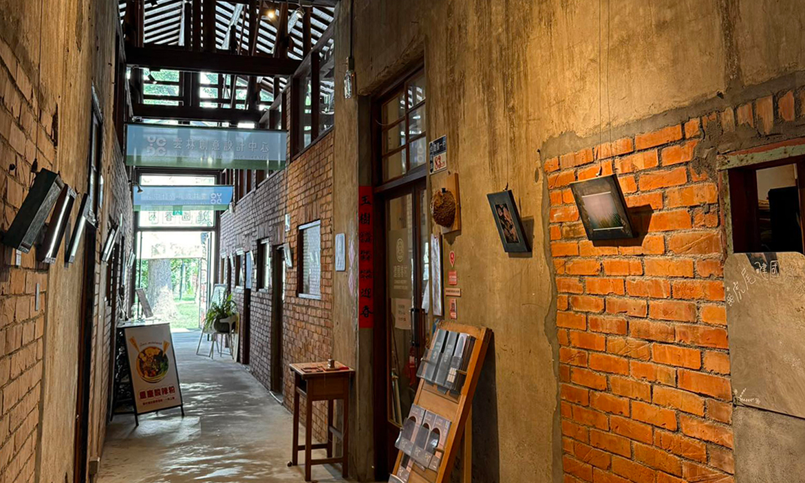 留戀雲林虎尾建國眷村，聽故事、敲金工、逛市集，紅磚眷舍間回味人情歲月