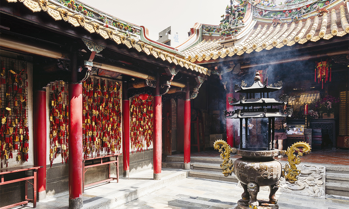 雲林北港老派旅行｜香火與燈火不熄的小鎮，走讀朝天宮三百年，老戲院裡品茗吃餅