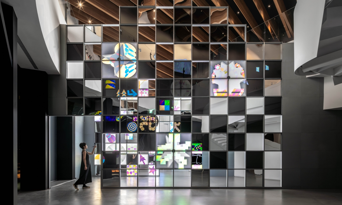 探索台中勤美術館2025冬季展《Input > Unknown》，4展區開啟多感官沉浸式光影體驗