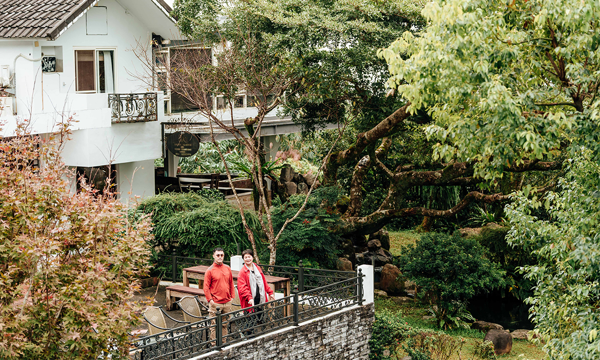 太平山腳下的生活美學，走進宜蘭大同逢春園喝杯茶、品味嵩屋創意料理，感受山居暖意