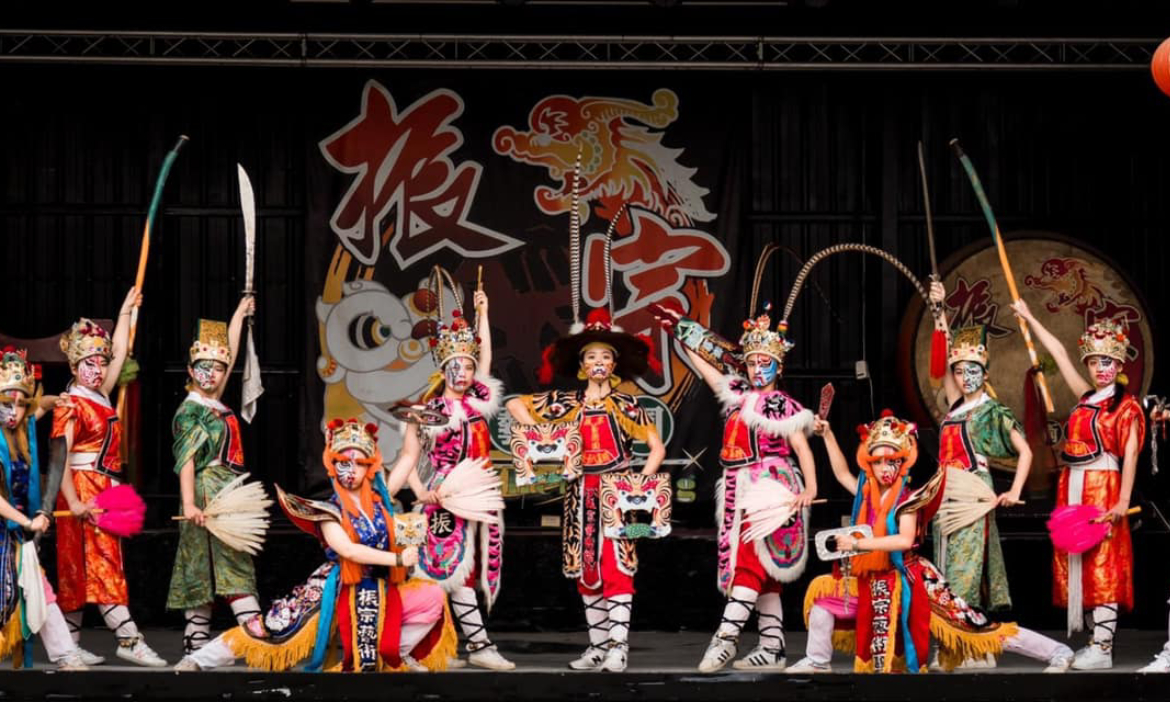 百年香火遇上潮流舞台，高雄「振宗藝術團」走出廟埕、國際巡演，打造新世代藝陣經營學
