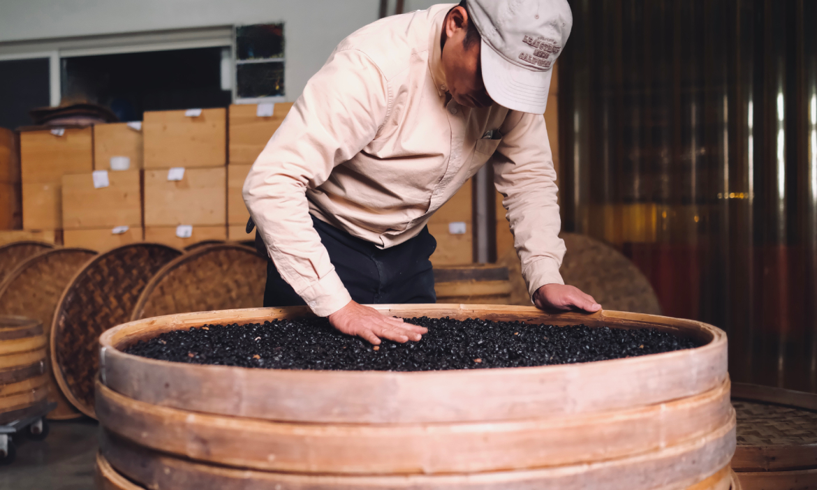 雲林西螺「御鼎興」製醬人，守住世界釀造法裡，不能缺席的台灣蔭油之味