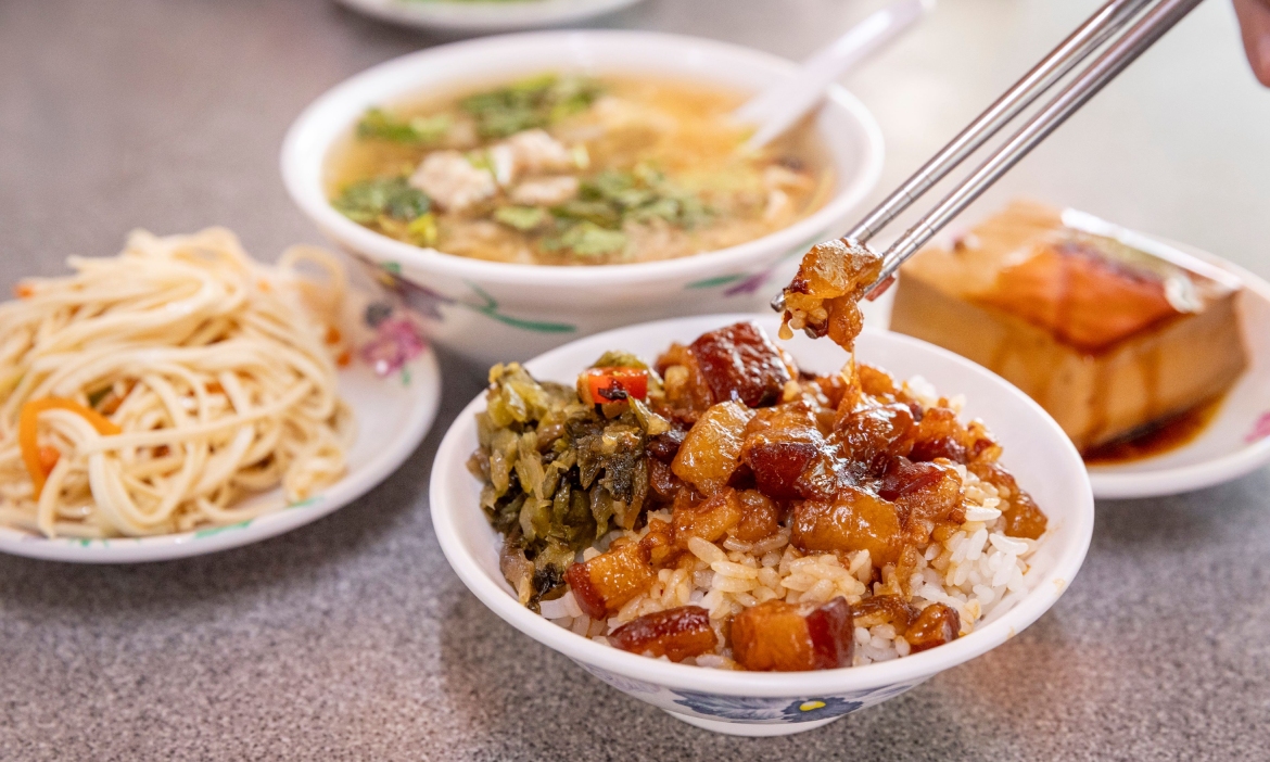 台北早餐地圖｜老字號油飯、澳式早午餐、懷舊喫茶店、人氣魚湯⋯12間老饕推薦早餐清單