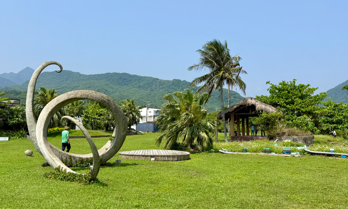 花蓮部落山海慢旅｜走一段手作修復的米棧步道，到靜浦部落體驗海風下的水田生態