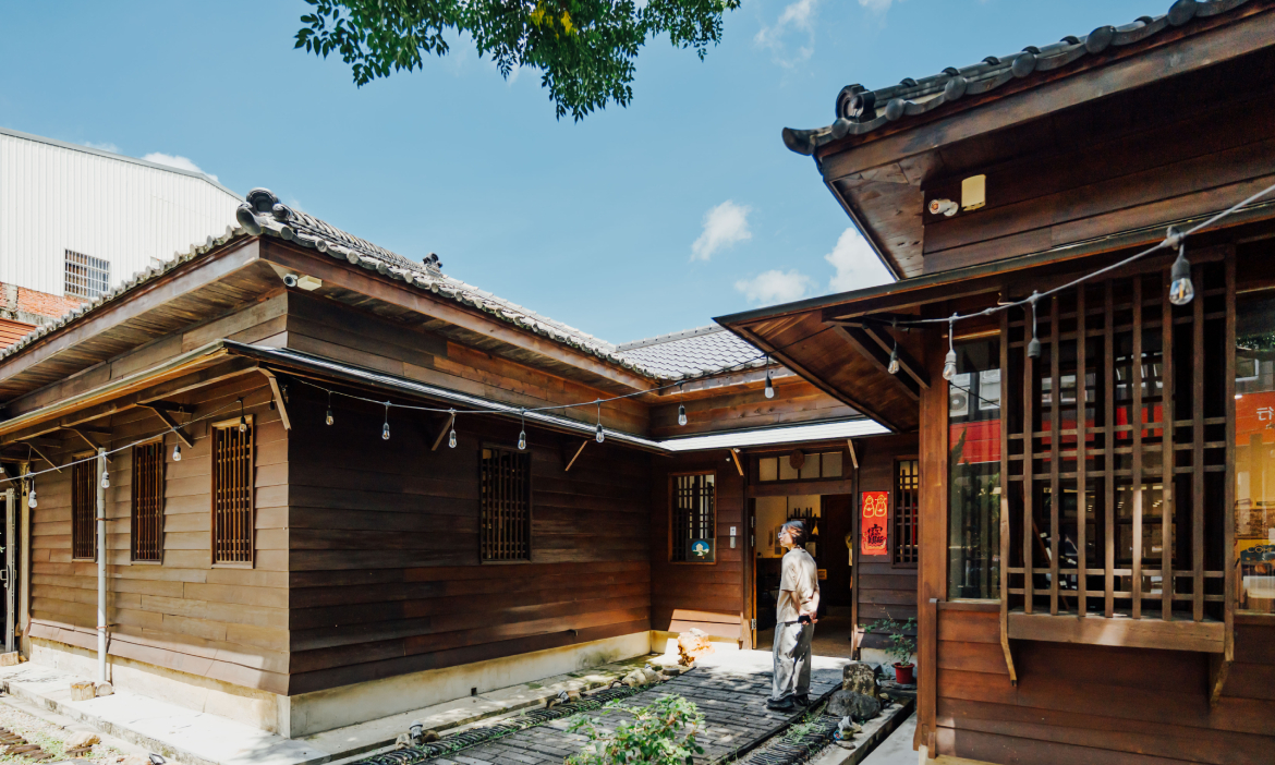 六位建築師留下南投埔里唯一，入住百年木造宅院「能高俱樂部」，散步舊街認識老城歷史