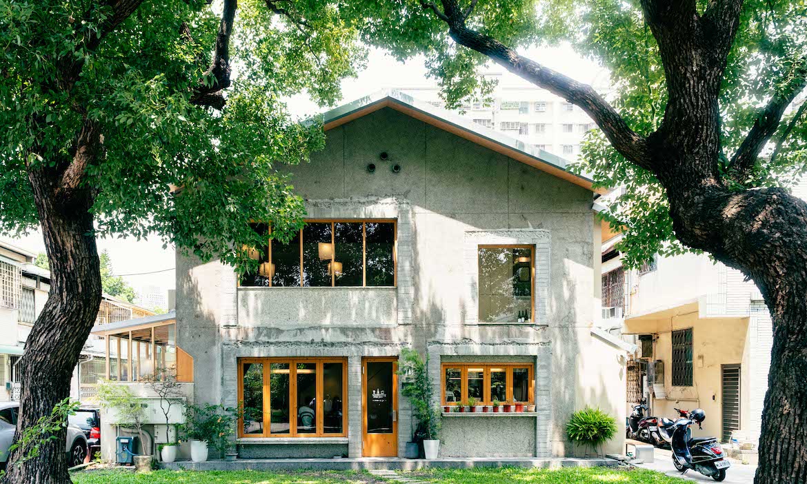 台中南屯黎明新村散步｜走訪4間風格店家，遇見回甘書店、酸種麵包、咖啡與特色餐食
