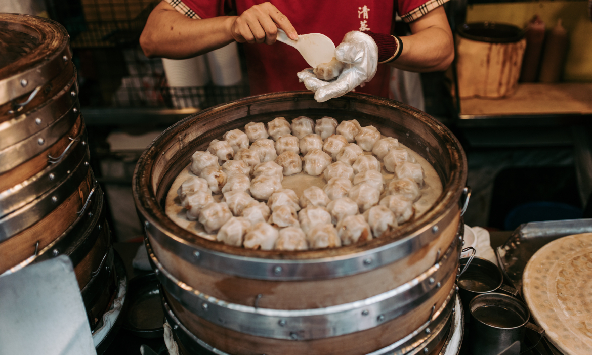 一口咬下蝦仁肉圓，海味爆發的台灣小吃「圓」宇宙，打開肉圓的風味資料庫