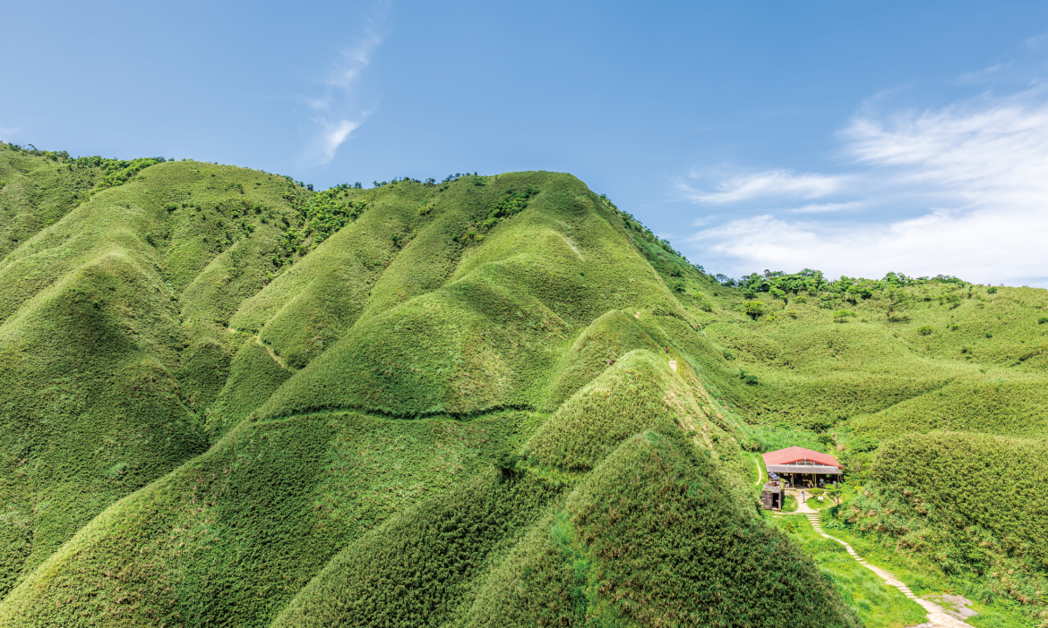 宜蘭景點推薦｜登上巨大「抹茶冰淇淋山」三角崙山，嬉遊冬山河親水公園玩水消暑