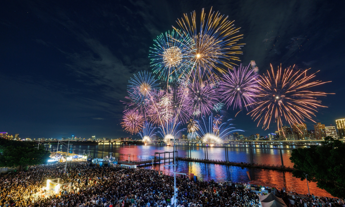 台北河岸浪漫散策｜「2026大稻埕夏日節」賞夏夜花火與夕陽，愜意逛碼頭市集、迪化街