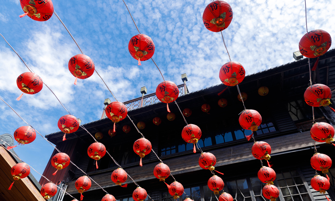 2026九份紅燈籠祭首次結合霹靂布袋戲閃耀山城，夜間提燈漫遊水金九